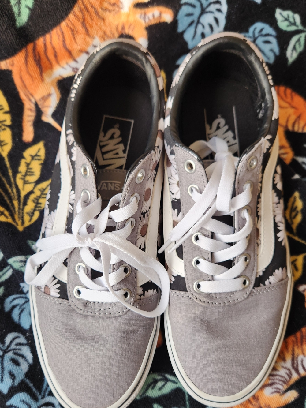 Vans Grey With Black White Gold Daisy Graphic Womens Size 9, Mens 7.5 - Picture 5 of 6